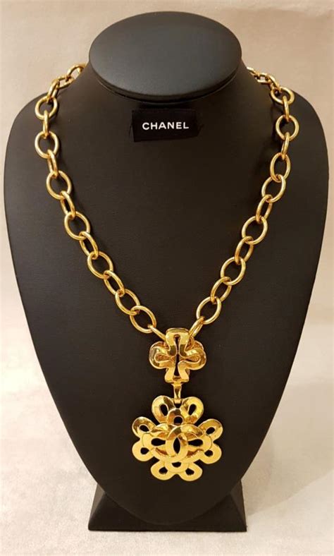 chanel 1995 necklace